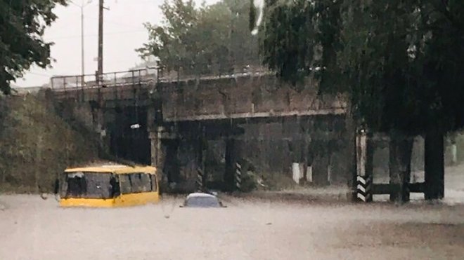 ​​Мариуполь ушел под воду после обрушившегося шторма